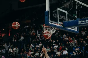 people watching basketball game jigsaw puzzle
