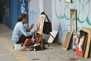 man painting woman jigsaw puzzle