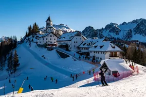 Discover the picturesque snowy slopes and charming architecture of Furlanija-Julijska krajina, Italy. jigsaw puzzle