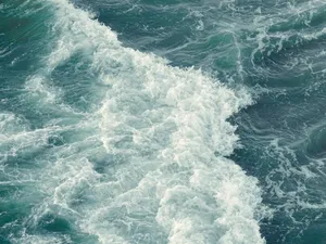 ocean waves crashing on shore during daytime jigsaw puzzle