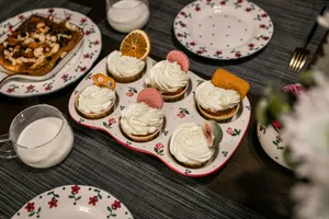 cupcakes on white ceramic plate jigsaw puzzle