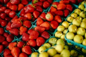 Fresh strawberries and green apples in market baskets. jigsaw puzzle