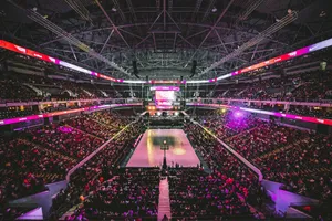 people inside the basketball court jigsaw puzzle