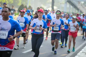 A large group of people running down a street jigsaw puzzle