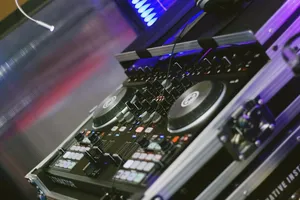 dj jigsaw puzzle