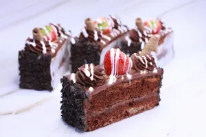 Several slices of chocolate cake with strawberries jigsaw puzzle