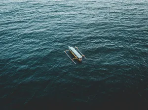 boat on water jigsaw puzzle