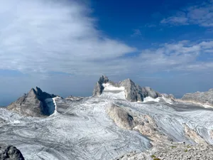 A breathtaking view of glacial ice and alpine peaks in Hallstatt, Austria. jigsaw puzzle