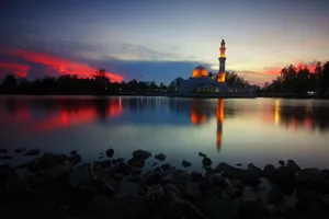 Beautiful mosque reflecting on the water during twilight with vibrant sky colors. jigsaw puzzle