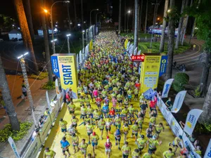 Participants start the Ho Chi Minh City night marathon, showcasing energy and unity. jigsaw puzzle