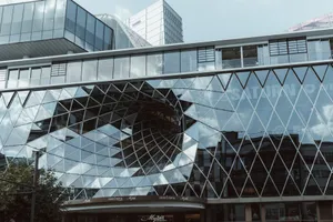 Futuristic design of Galeria MyZeil in Frankfurt, showcasing modern urban architecture. jigsaw puzzle