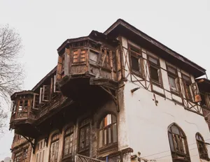 Historic wooden building with ornate details in Srinagar, showcasing traditional Kashmiri architecture. jigsaw puzzle