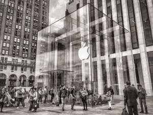 Black and white photo of the bustling Apple Store on 5th Avenue in New York City with its iconic glass cube entrance. jigsaw puzzle